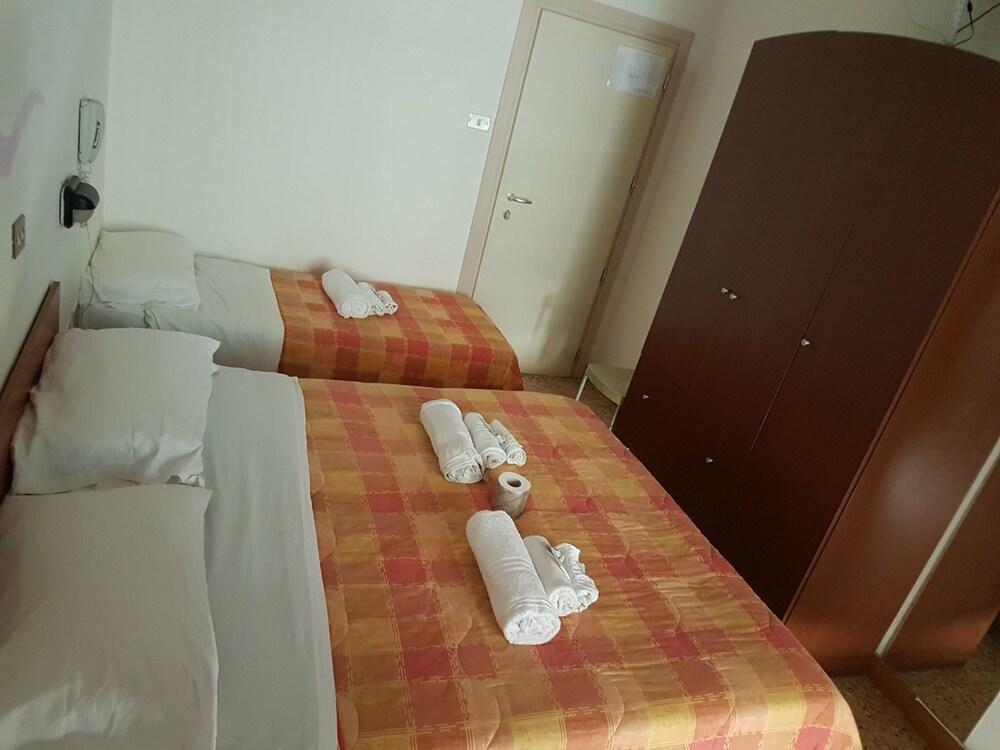 Hotel Criss Rimini Eksteriør billede